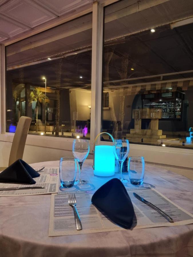 לה קיוטאט Hotel Restaurant Miramar L'Orchidee מראה חיצוני תמונה