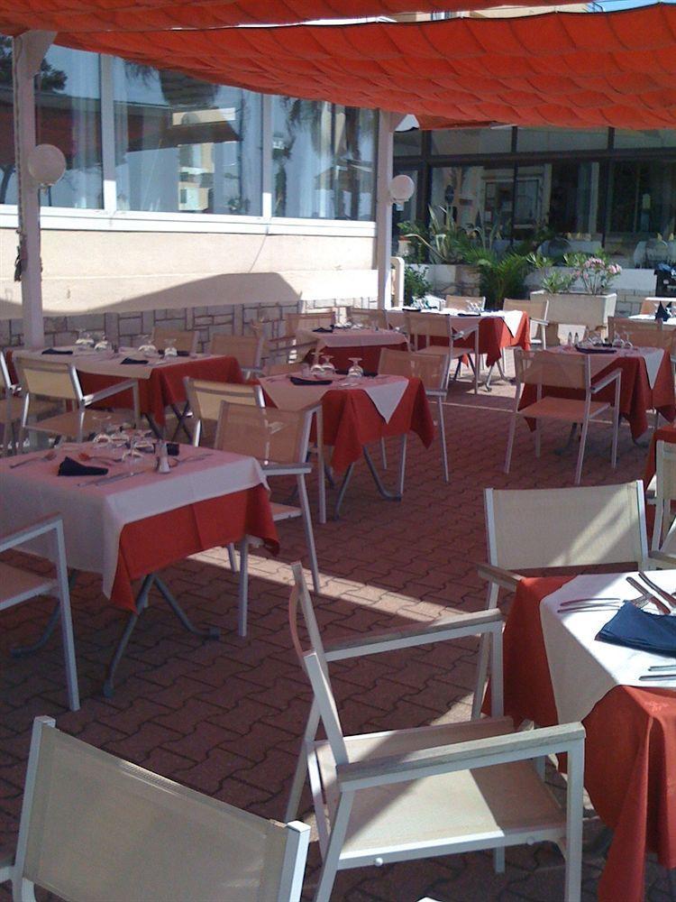 לה קיוטאט Hotel Restaurant Miramar L'Orchidee מראה חיצוני תמונה